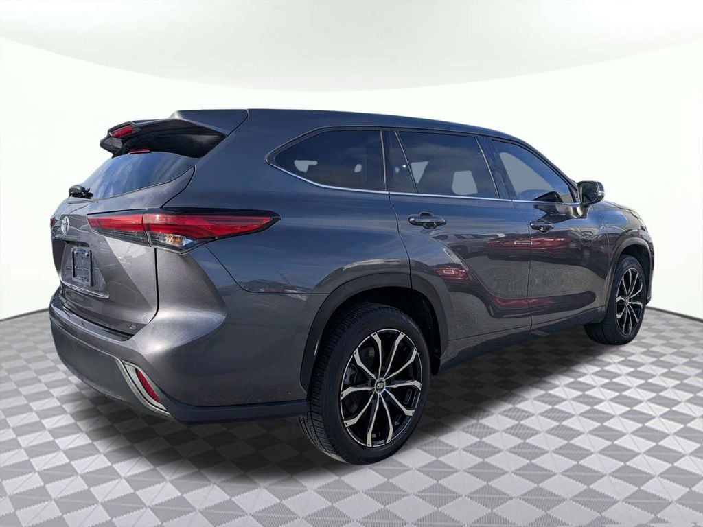 Used 2022 Toyota Highlander LE SUV