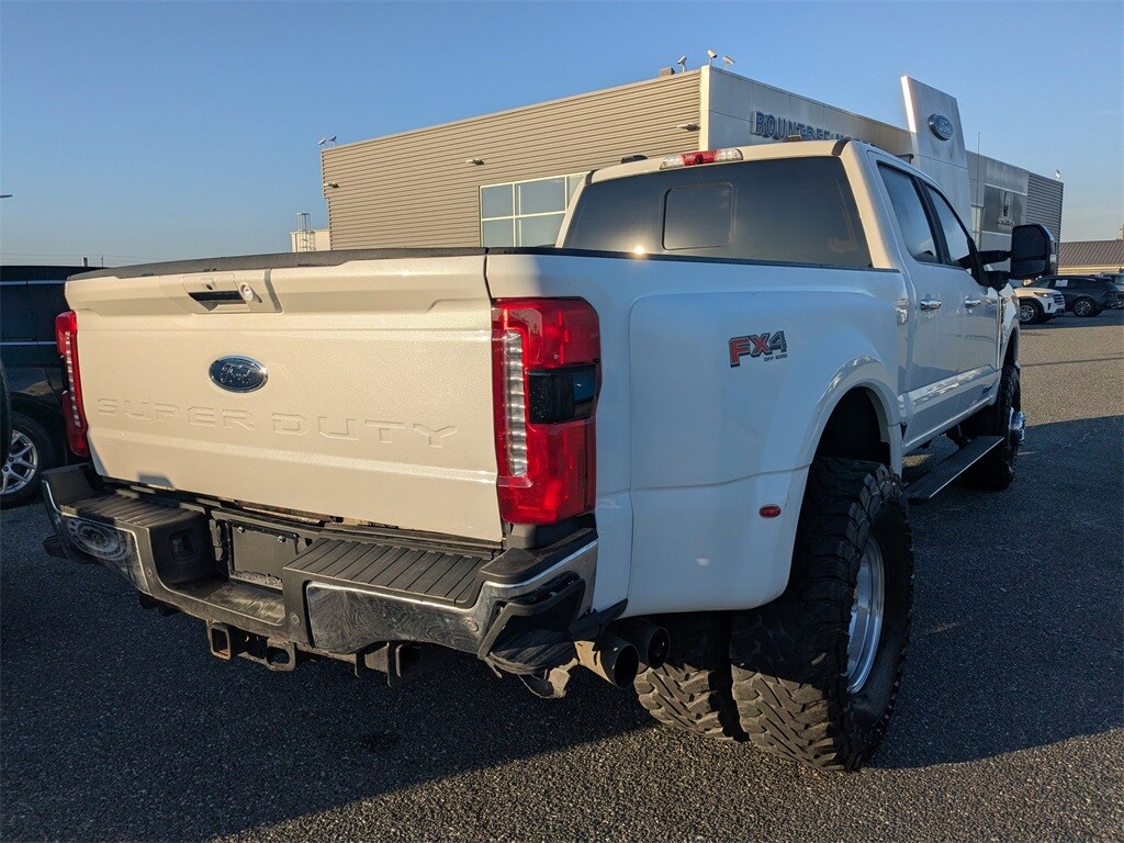 2024 Ford F-350 Lariat photo 3