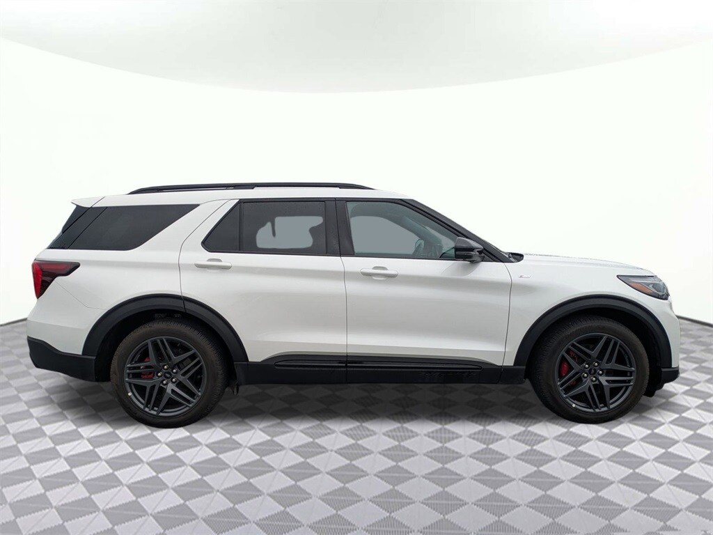 2025 Ford Explorer ST-Line photo 2