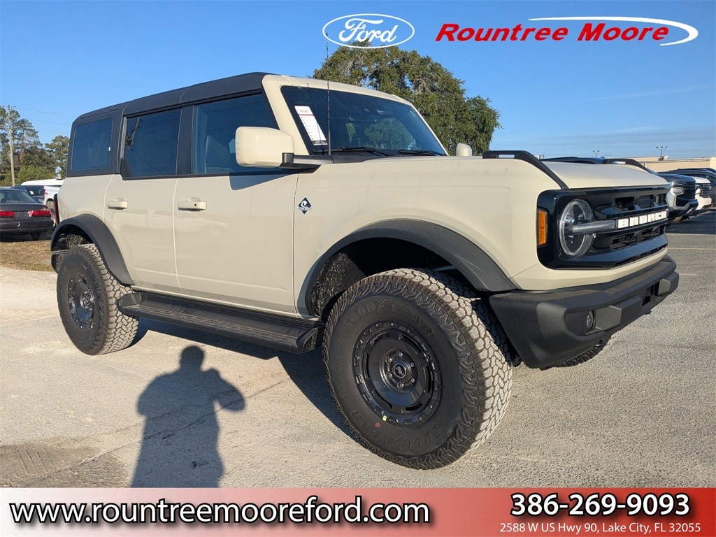 2025 Ford Bronco 4-Door Outer Banks's photo