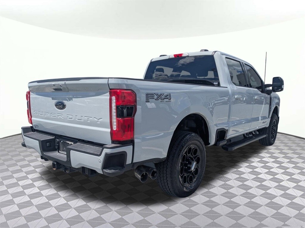 2025 Ford F-250 Lariat photo 3