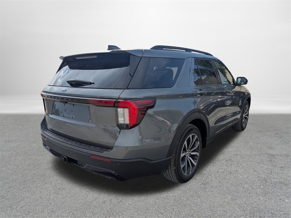 2025 Ford Explorer photo 3