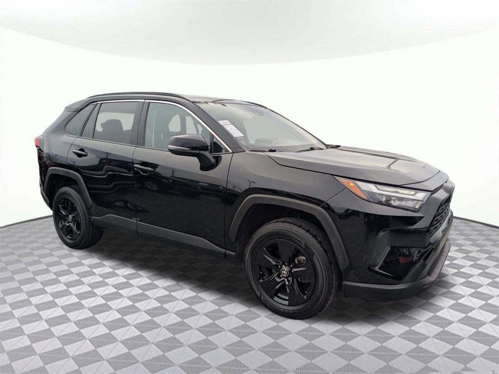 2023 Toyota RAV4 XLE's photo