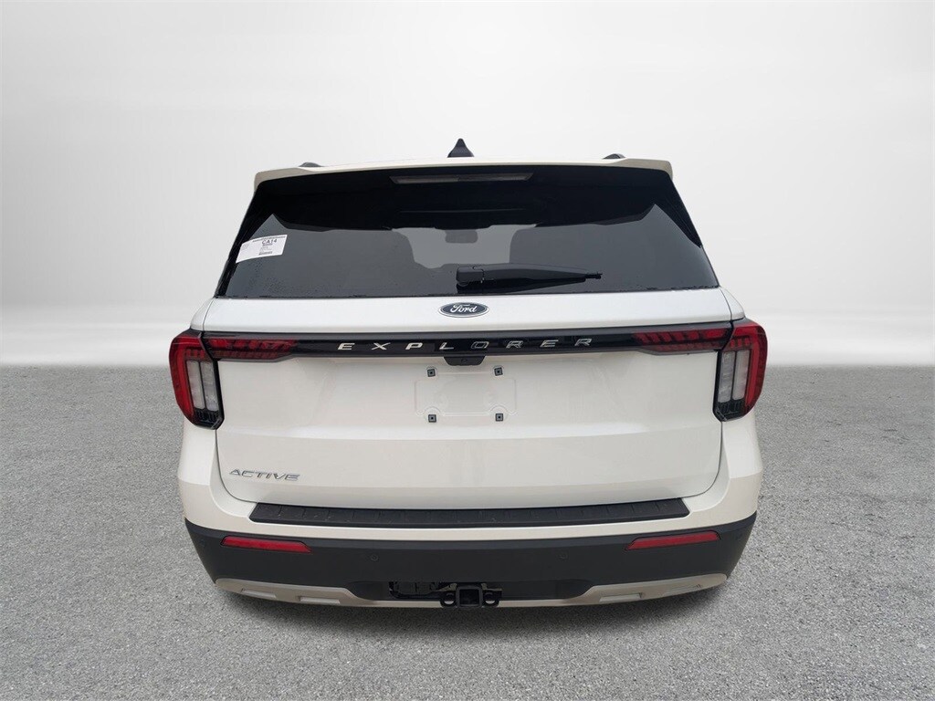 2025 Ford Explorer photo 3