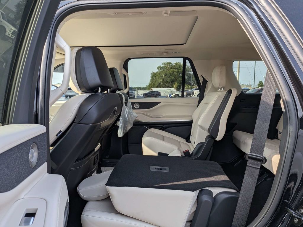 2027 Lincoln Navigator Reserve - Photo 15