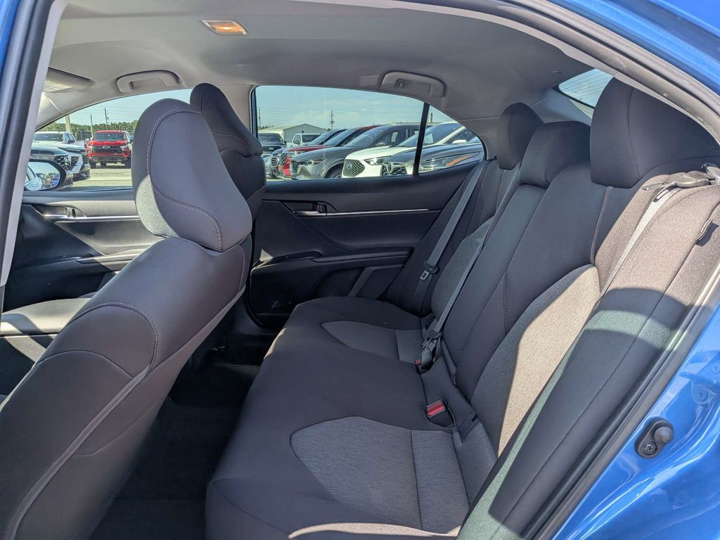2019 Toyota Camry LE - Photo 12