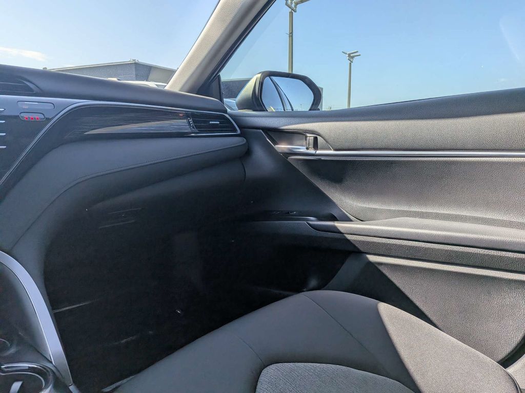 2019 Toyota Camry LE - Photo 15
