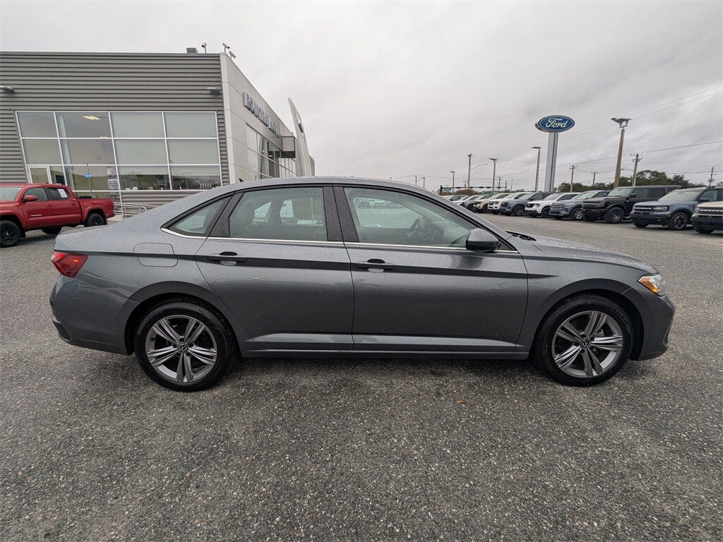 Used 2024 Volkswagen Jetta 1.5T SE Sedan