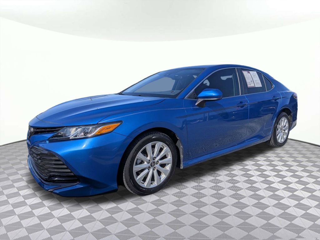 2019 Toyota Camry LE - Photo 7