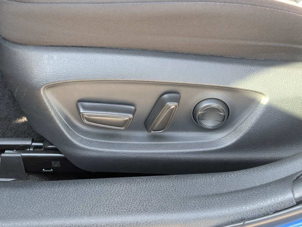 2019 Toyota Camry LE - Photo 18