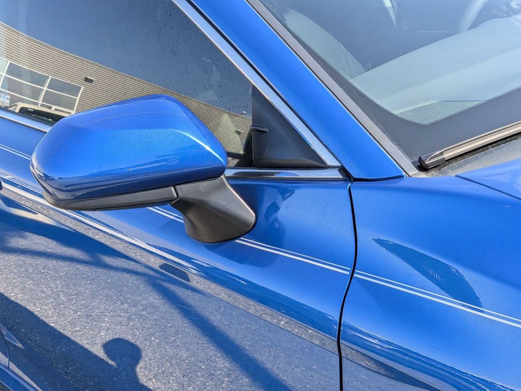 2019 Toyota Camry LE - Photo 11