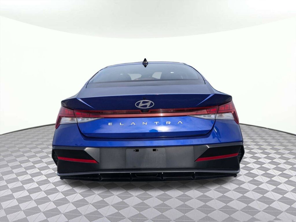 Used 2025 Hyundai Elantra SEL Convenience Sedan