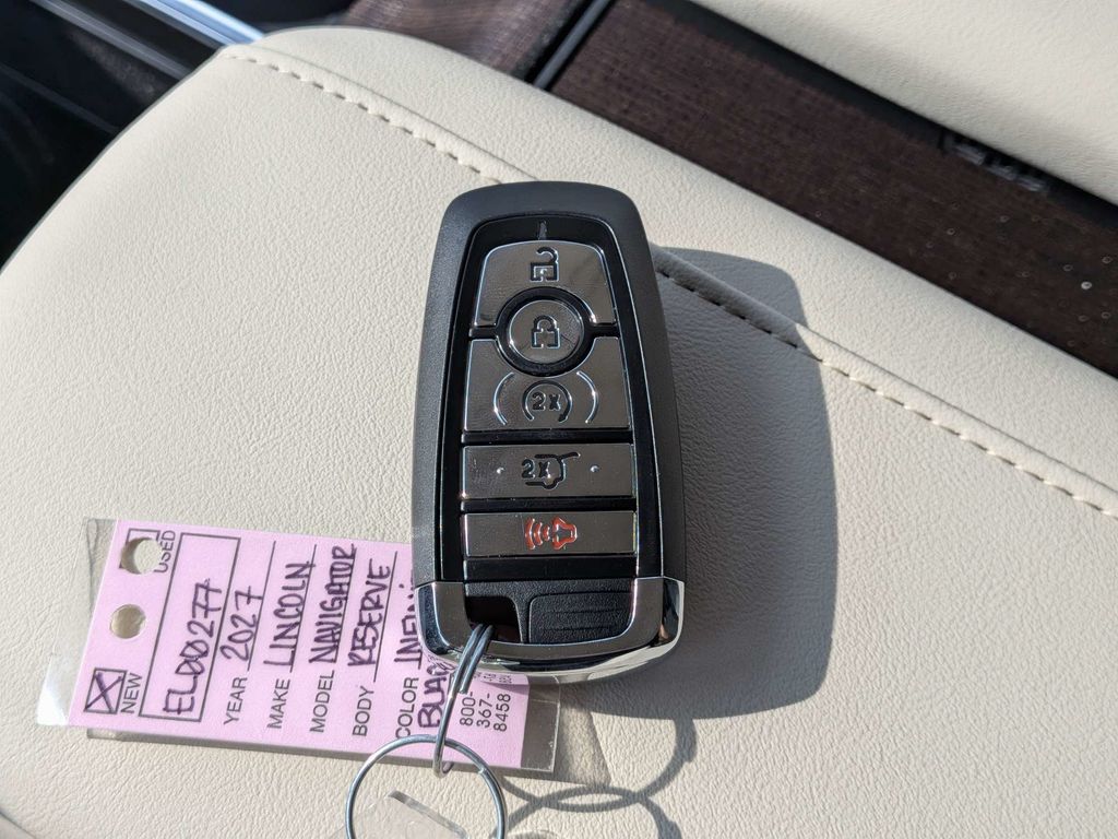 2027 Lincoln Navigator Reserve - Photo 33
