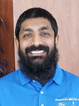 Staff member David Patel from ID_ef534281a372