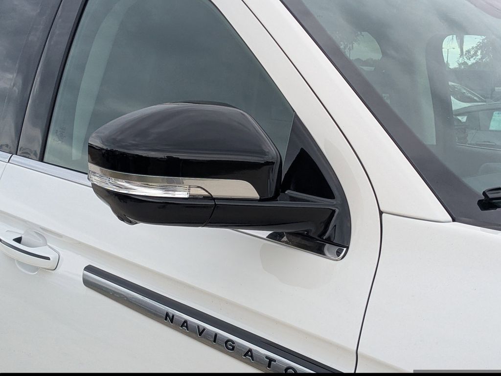 2026 Lincoln Navigator Premiere - Photo 10