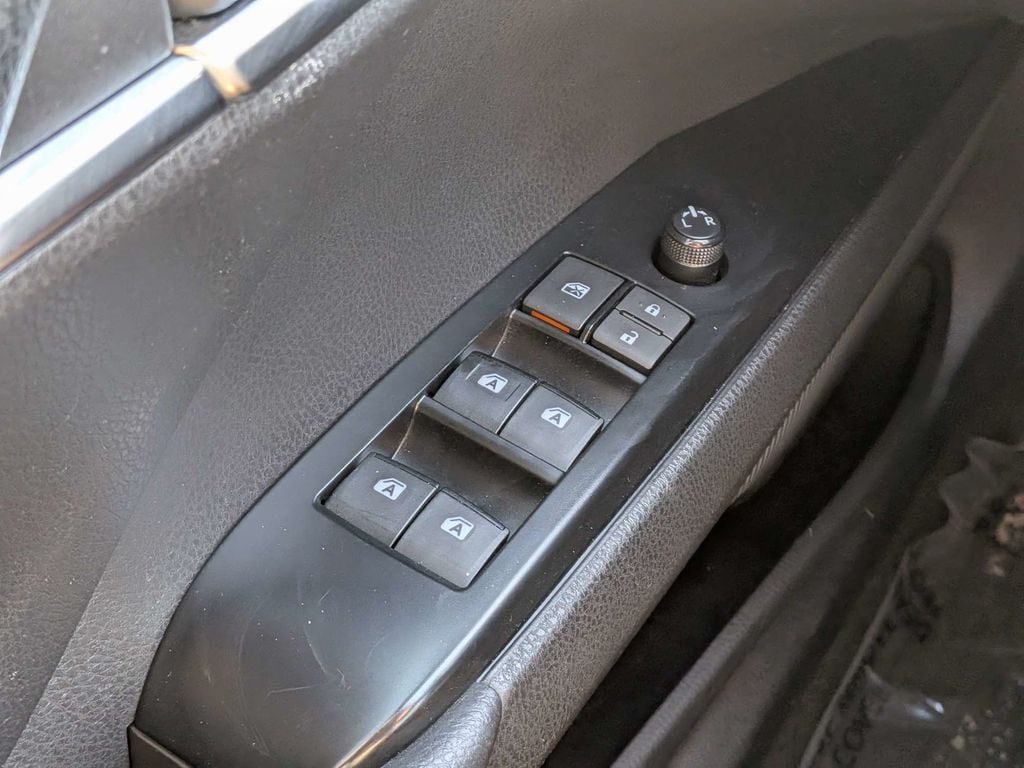 2019 Toyota Camry LE - Photo 19