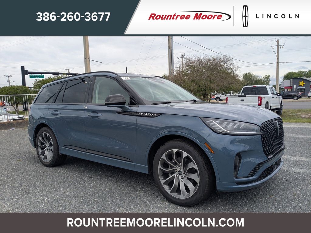 2026 Lincoln Aviator Premiere RWD's photo