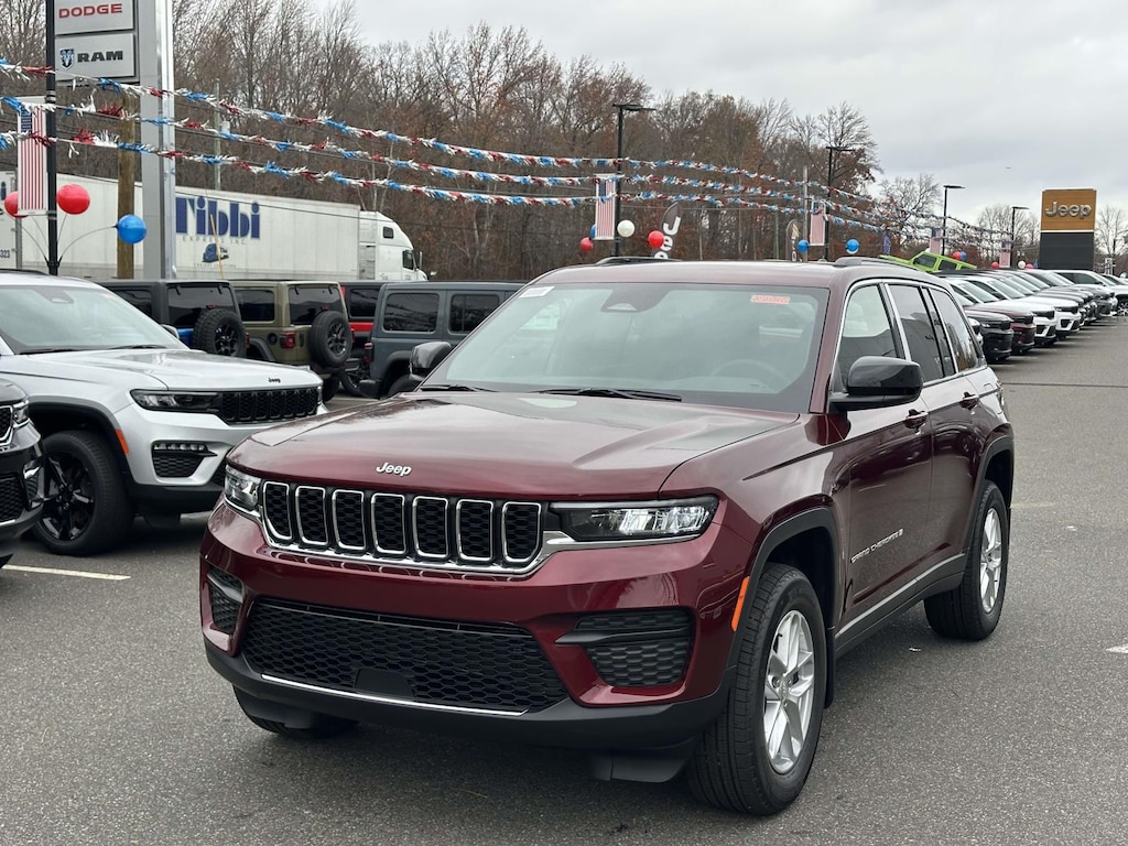New 2025 Jeep Grand Cherokee LAREDO X 4X4 Sport Utility