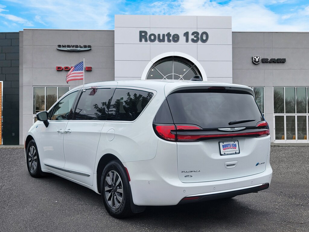 Used 2023 Chrysler Pacifica Hybrid Limited FWD Van Passenger Van