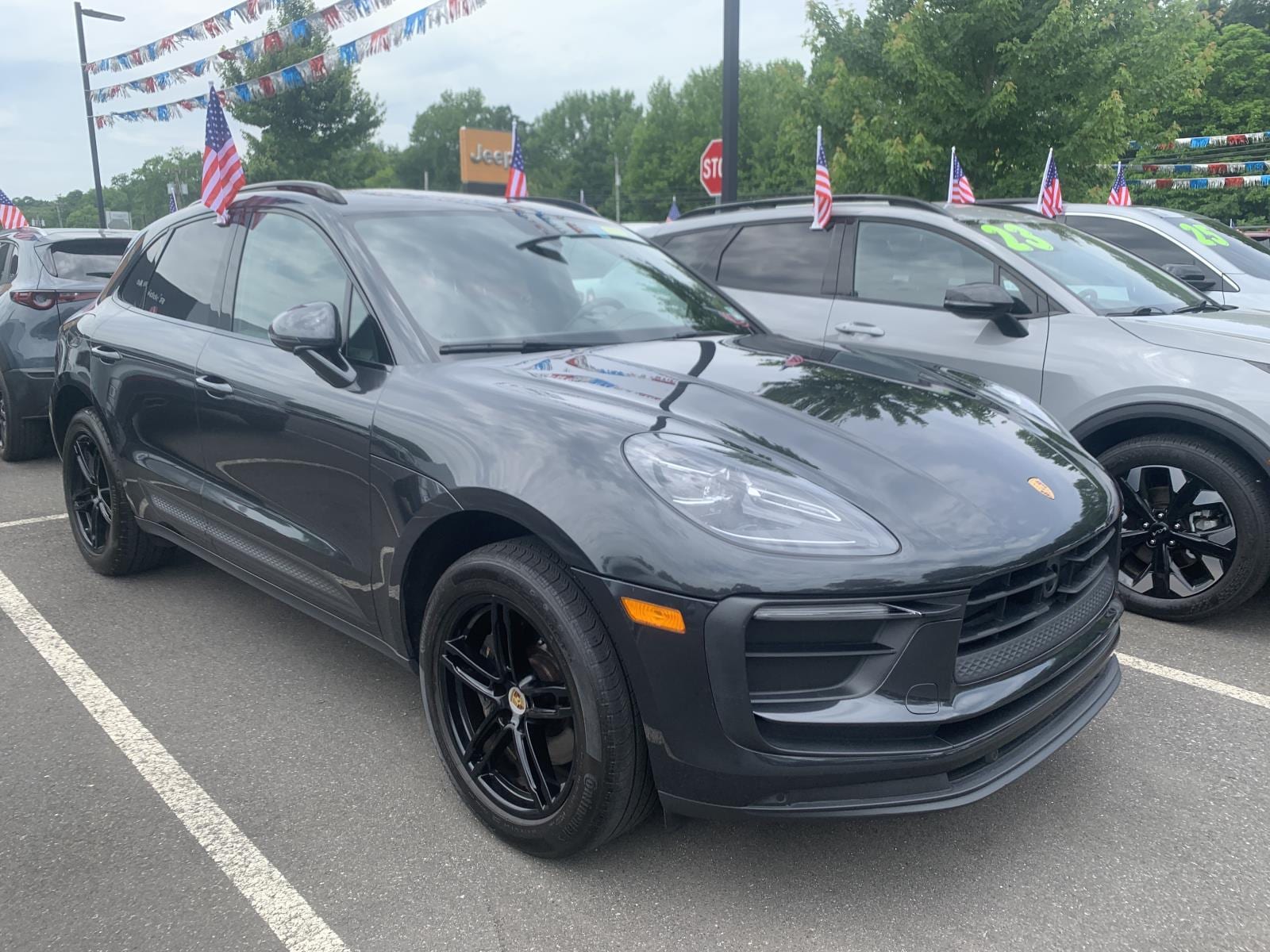2022 Porsche Macan -'s photo