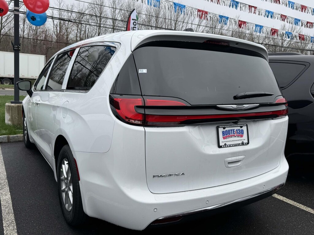 New 2026 Chrysler Pacifica SELECT Passenger Van