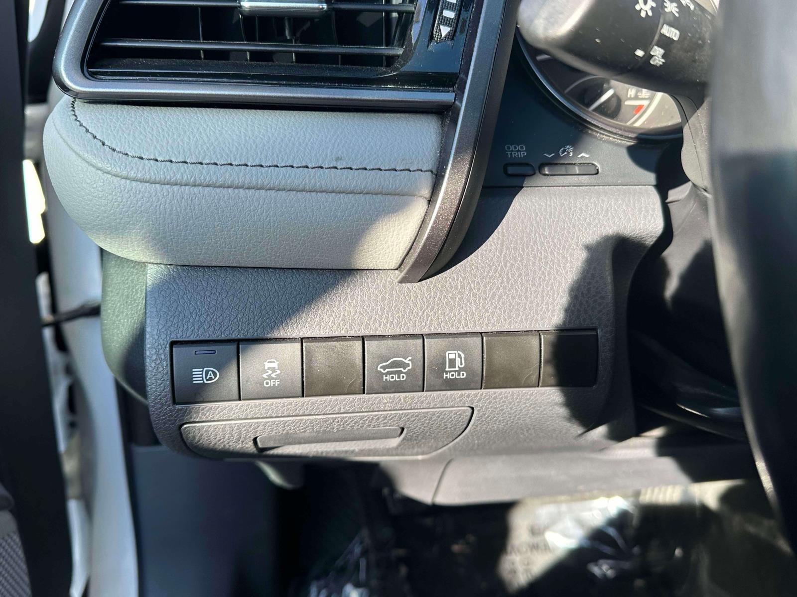 2024 Toyota Camry SE - Photo 18