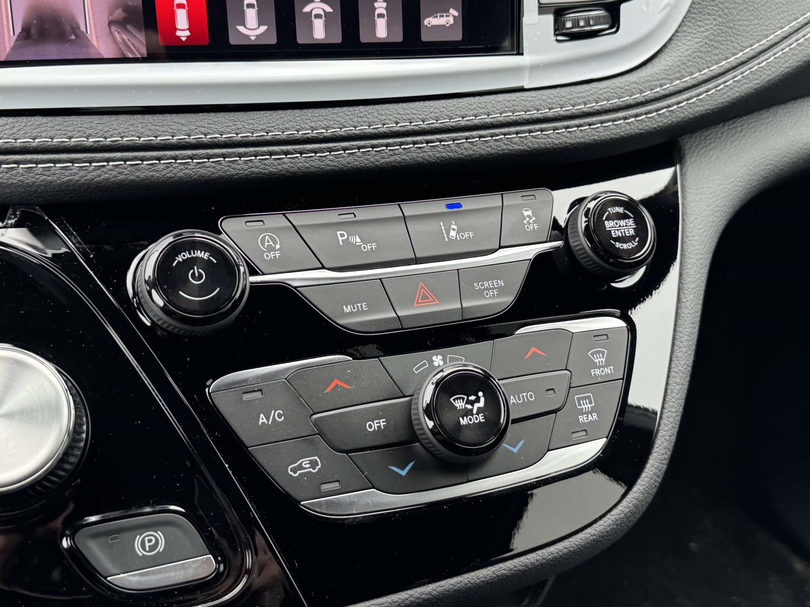 2026 Chrysler Pacifica Select - Photo 15