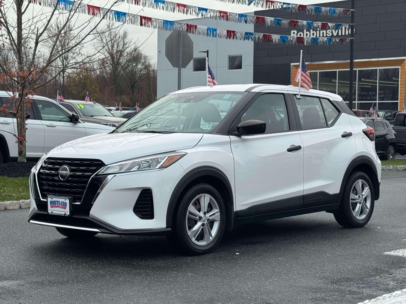 2021 Nissan Kicks S photo 2