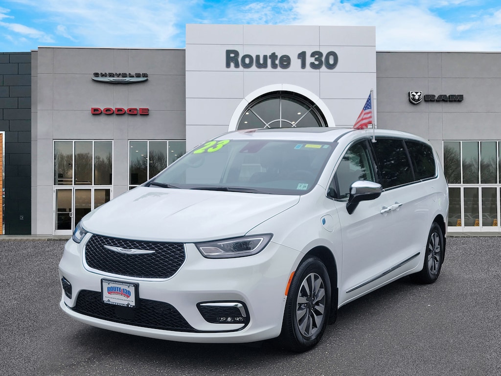 Used 2023 Chrysler Pacifica Hybrid Limited FWD Van Passenger Van