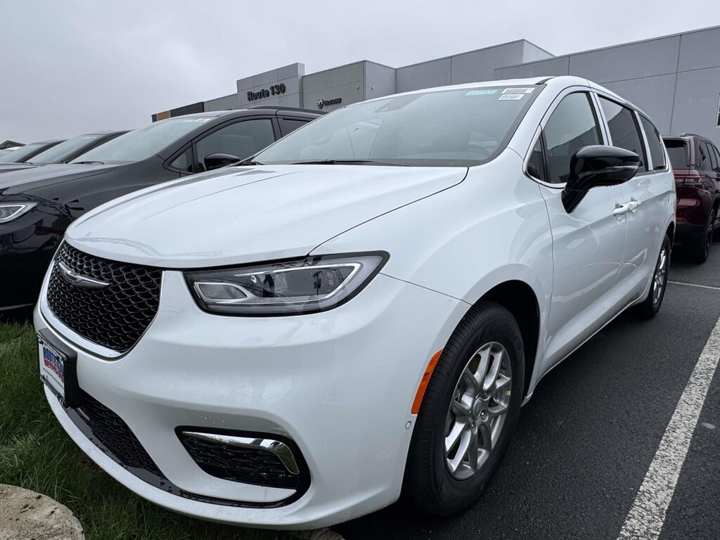 New 2026 Chrysler Pacifica SELECT Passenger Van