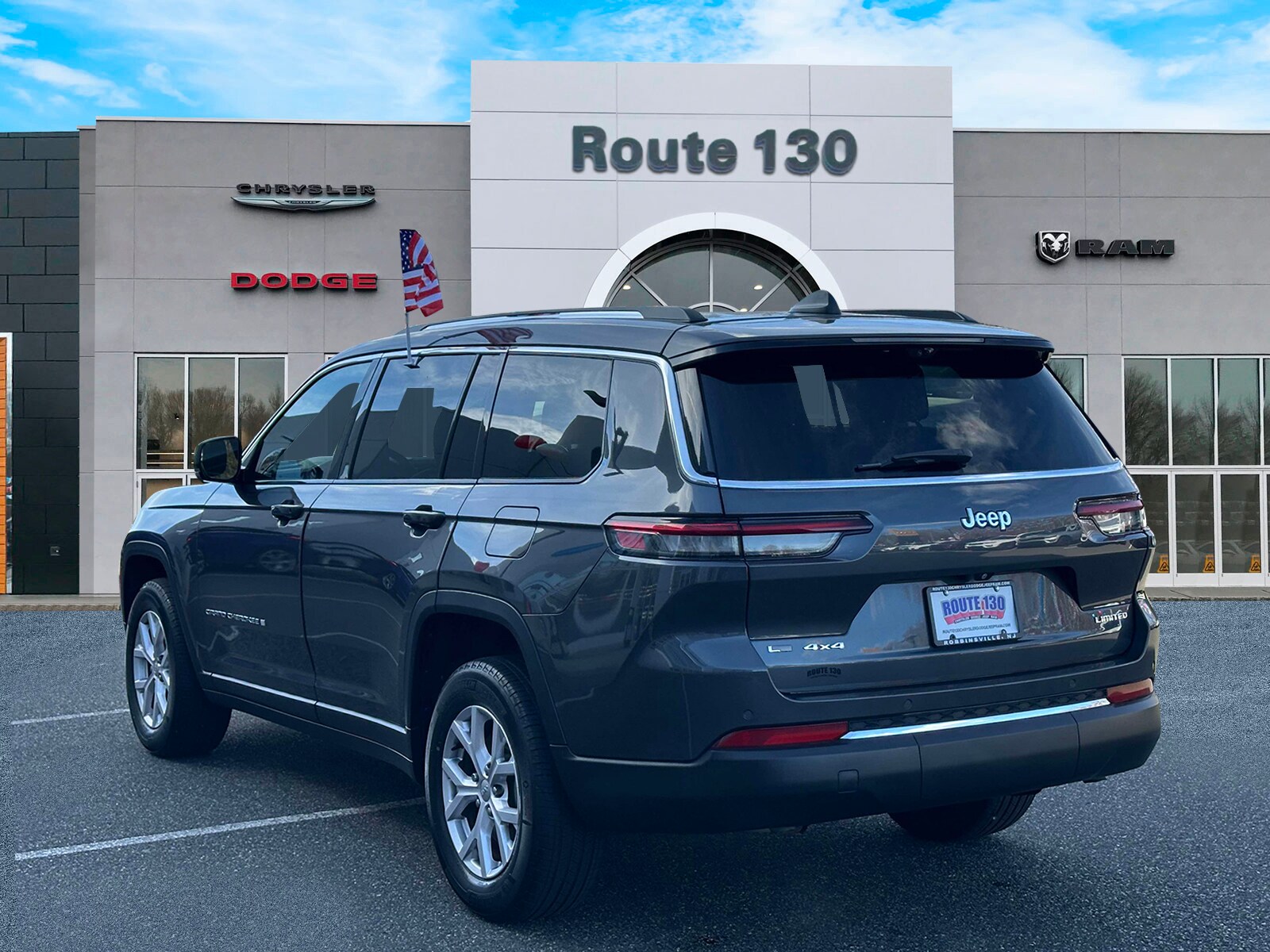 2022 Jeep Grand Cherokee Limited photo 2