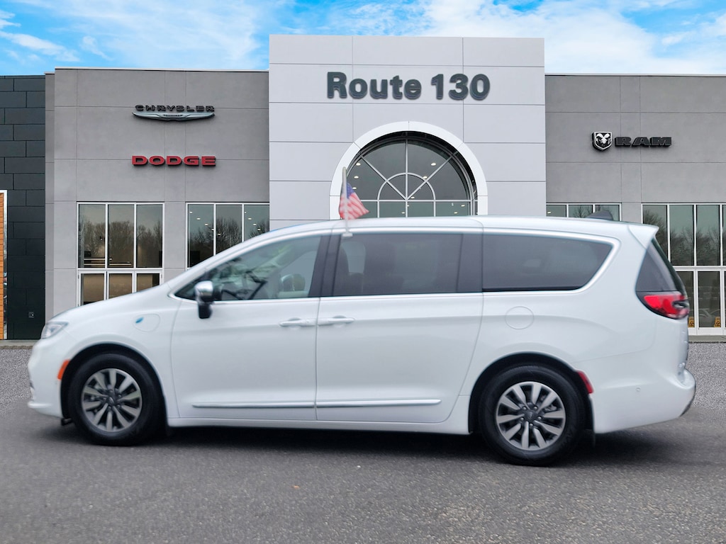 Used 2023 Chrysler Pacifica Hybrid Limited FWD Van Passenger Van