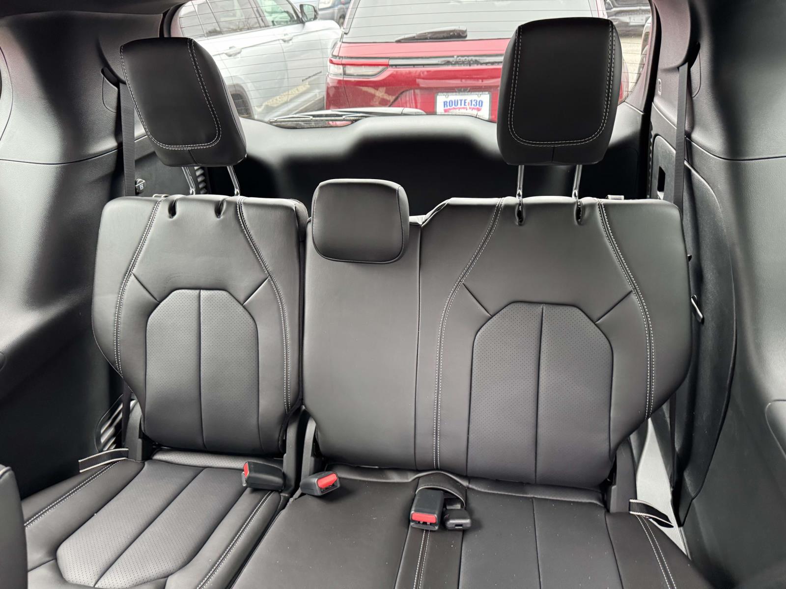 2026 Chrysler Pacifica Select - Photo 32