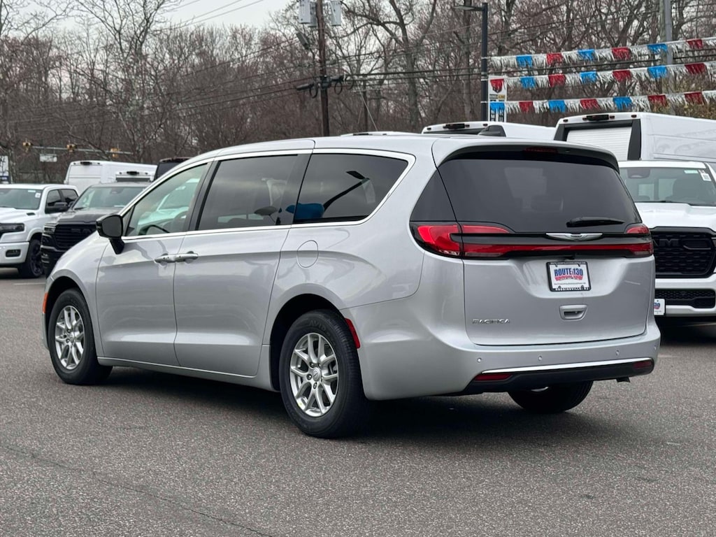New 2026 Chrysler Pacifica SELECT Passenger Van