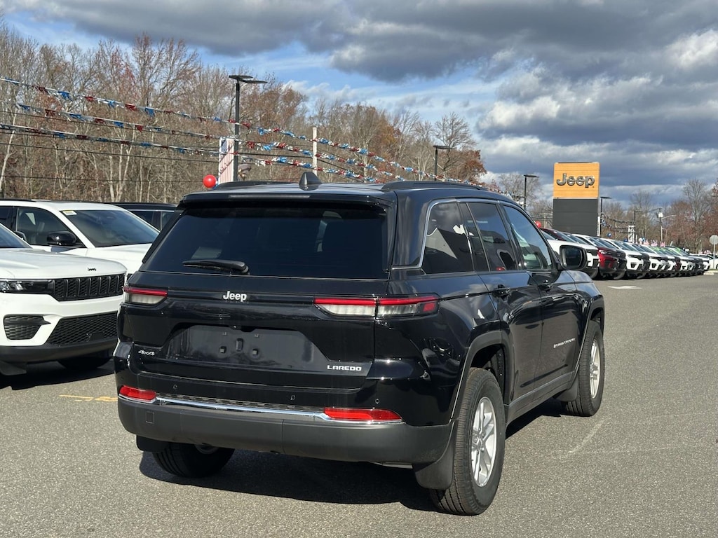 New 2025 Jeep Grand Cherokee LAREDO 4X4 Sport Utility