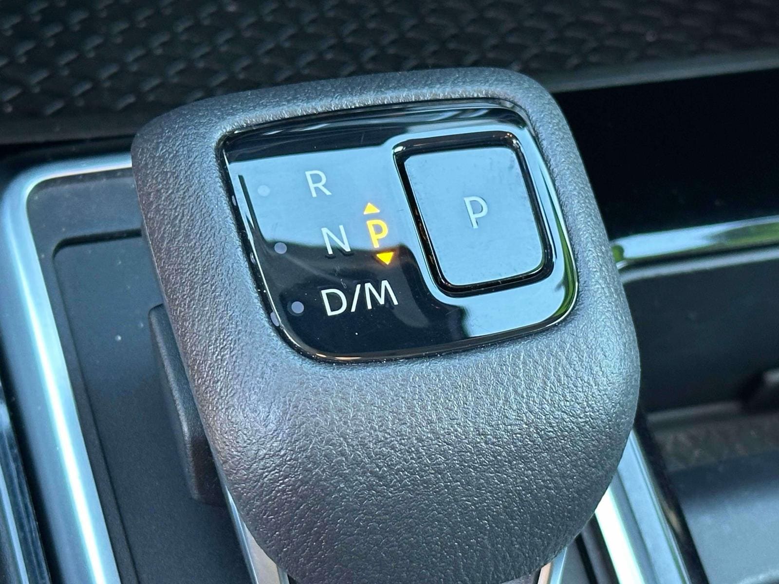 2023 Nissan Pathfinder SV - Photo 25