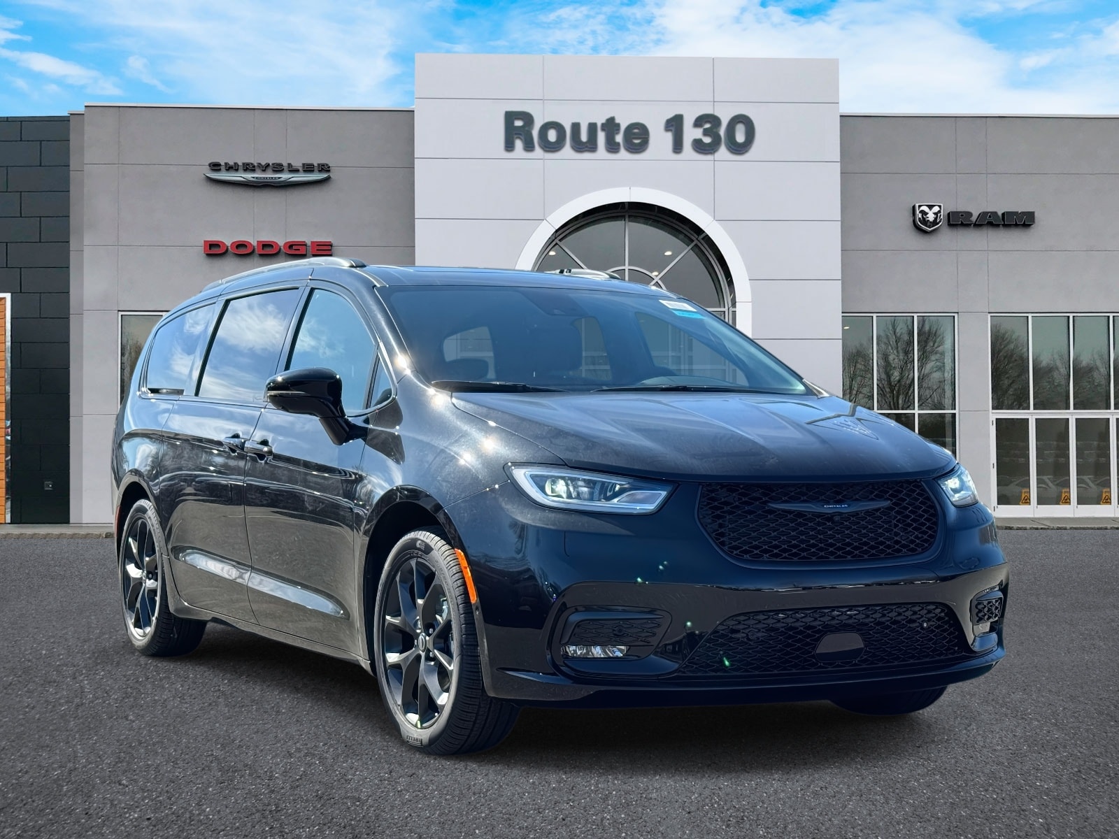2026 Chrysler Pacifica Select's photo