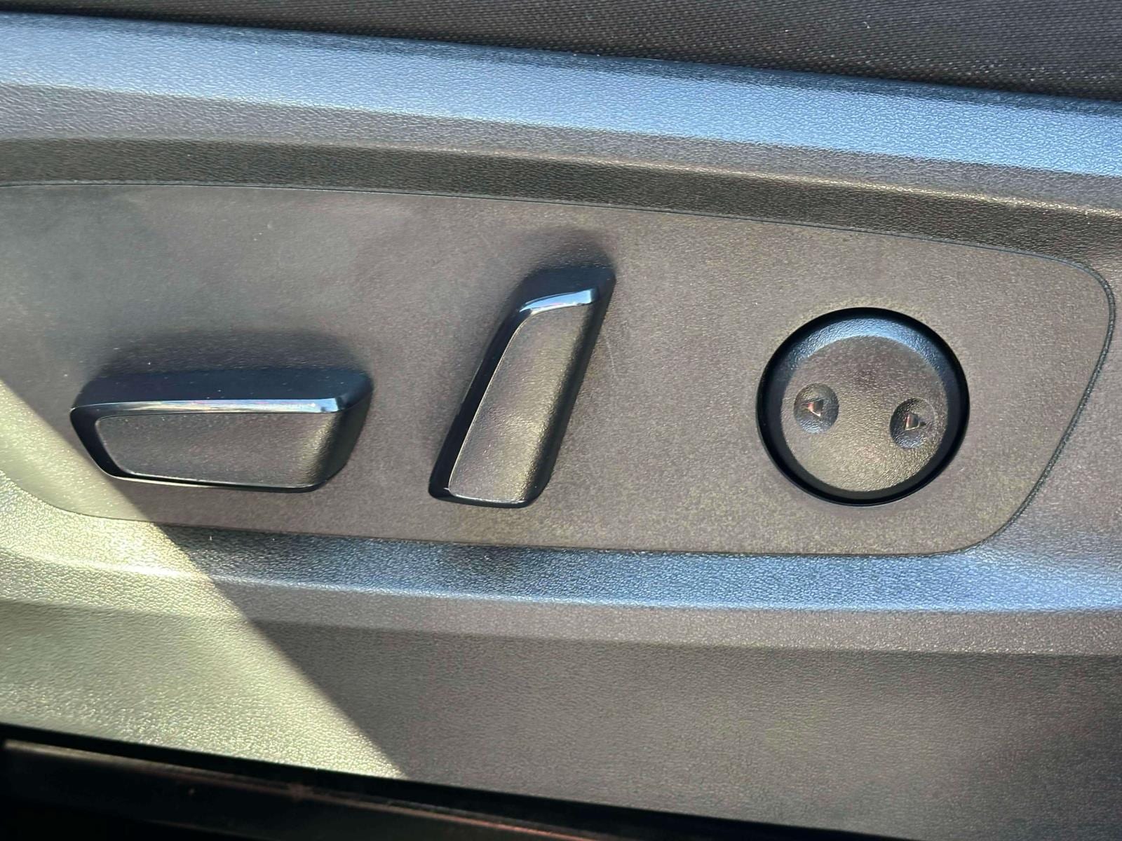2023 Nissan Pathfinder SV - Photo 15