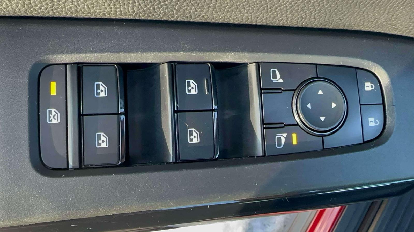2023 Nissan Pathfinder SV - Photo 12