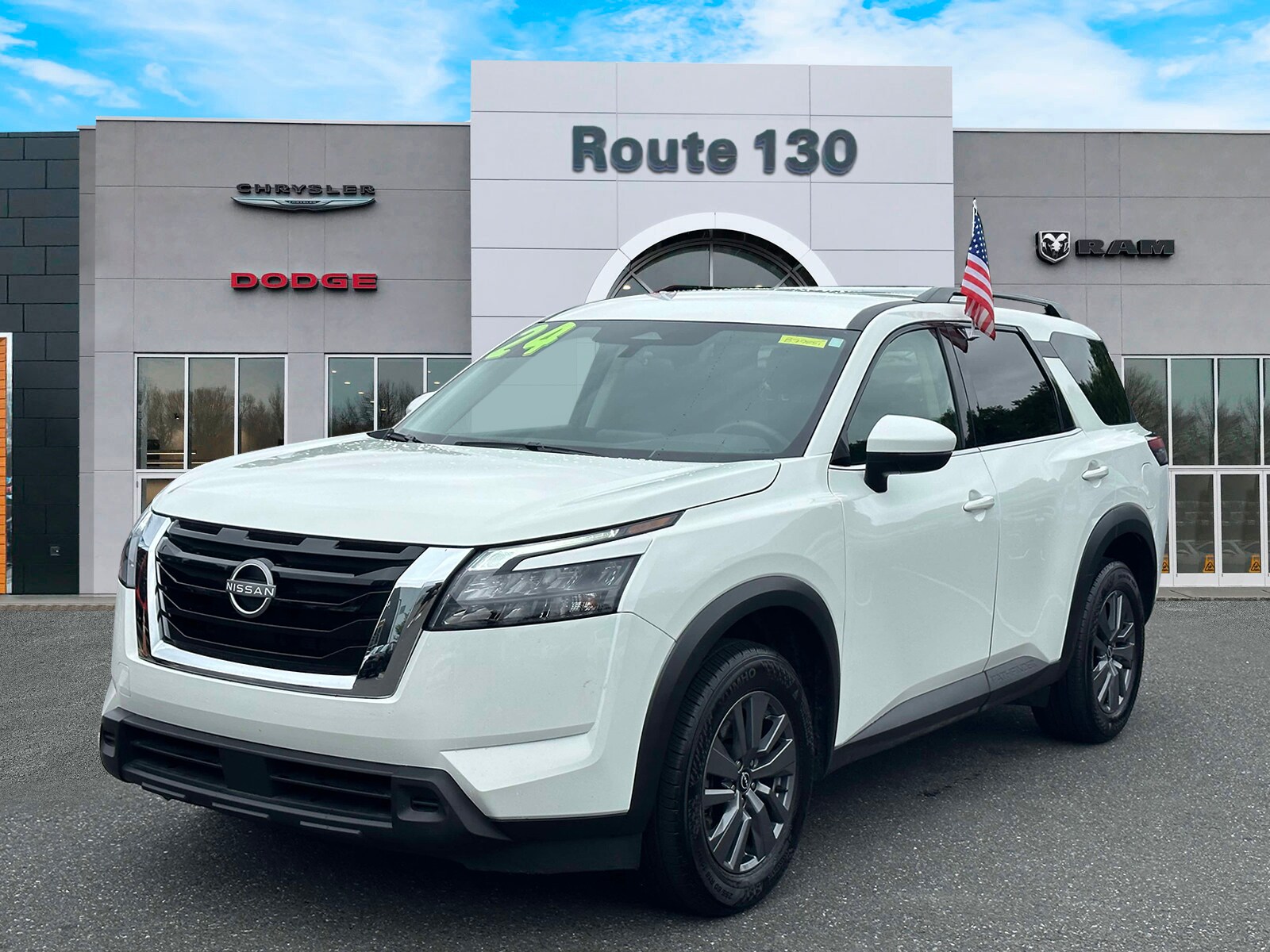 2024 Nissan Pathfinder SV photo 2