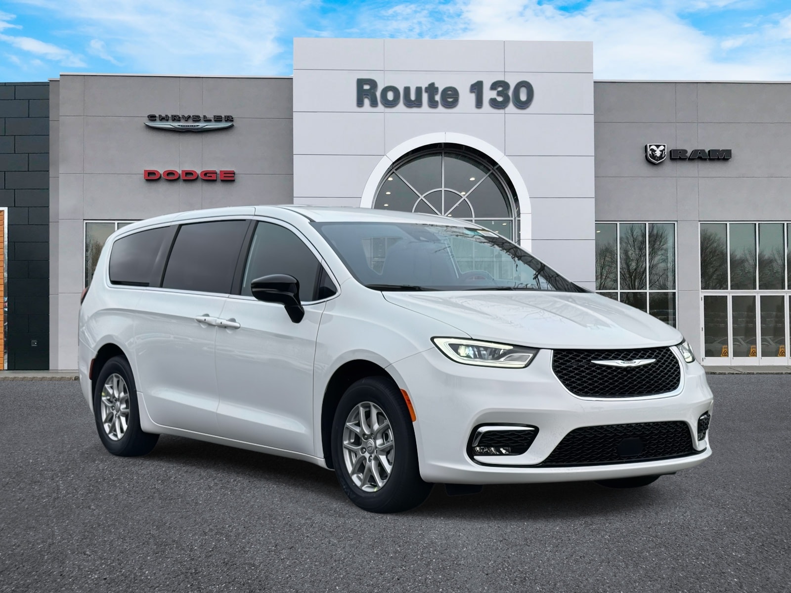2026 Chrysler Pacifica Select's photo