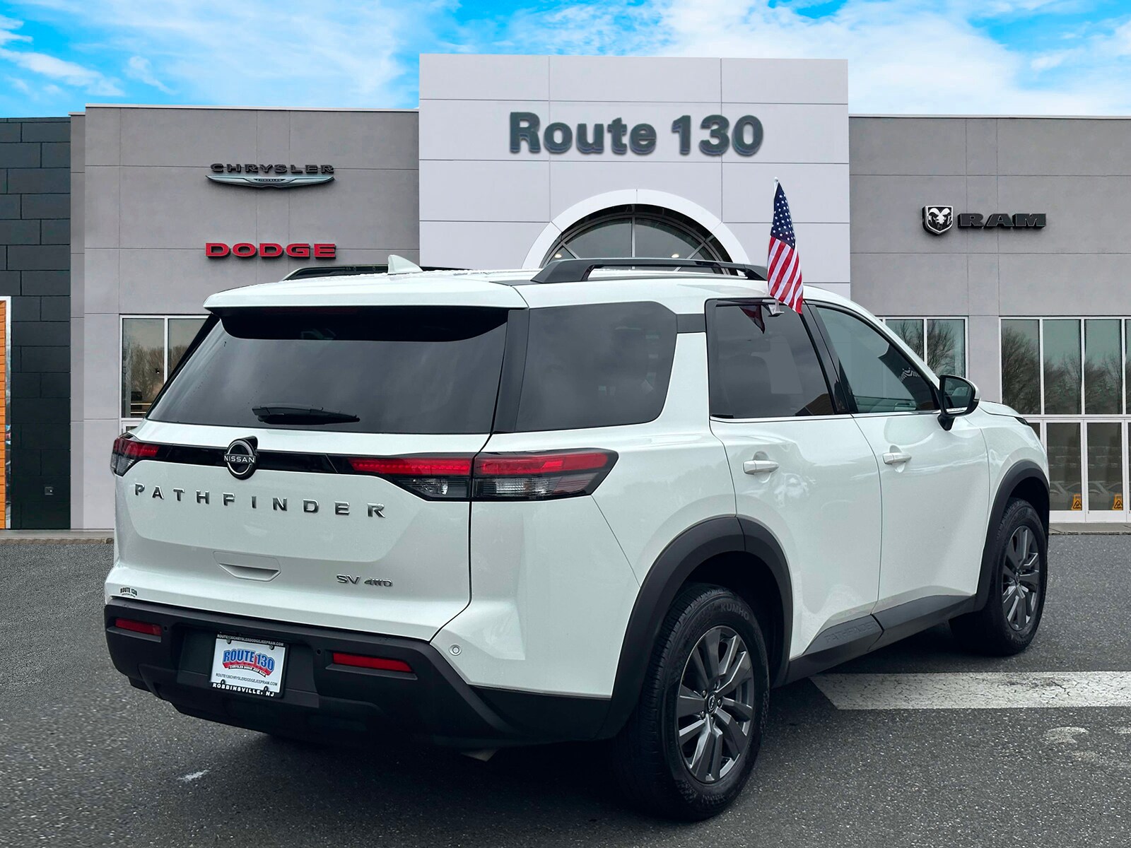 2024 Nissan Pathfinder SV photo 4