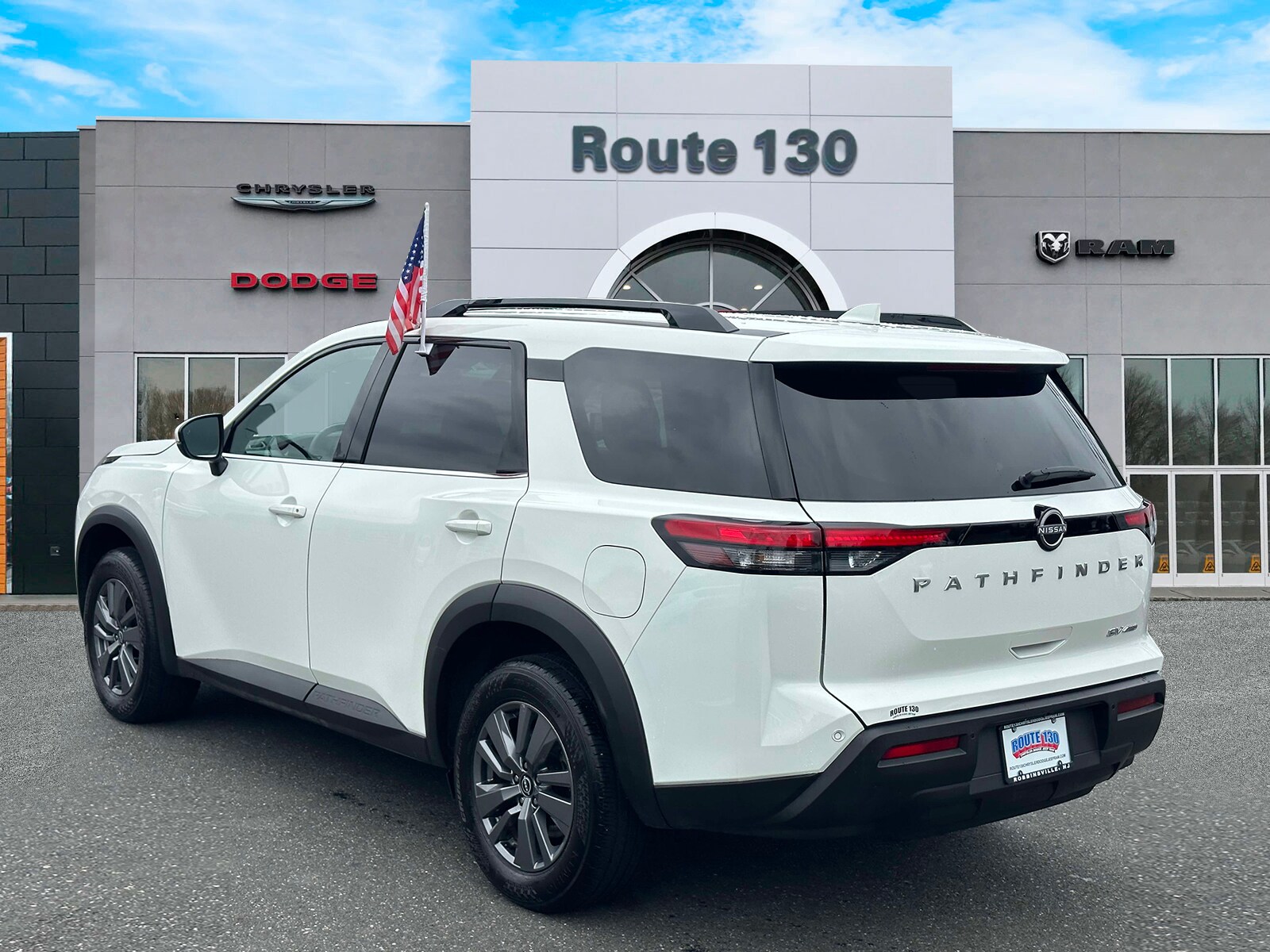 2024 Nissan Pathfinder SV photo 3