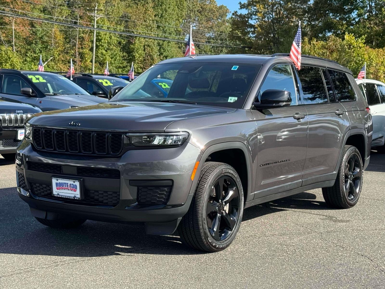 2023 Jeep Grand Cherokee Laredo Altitude photo 2