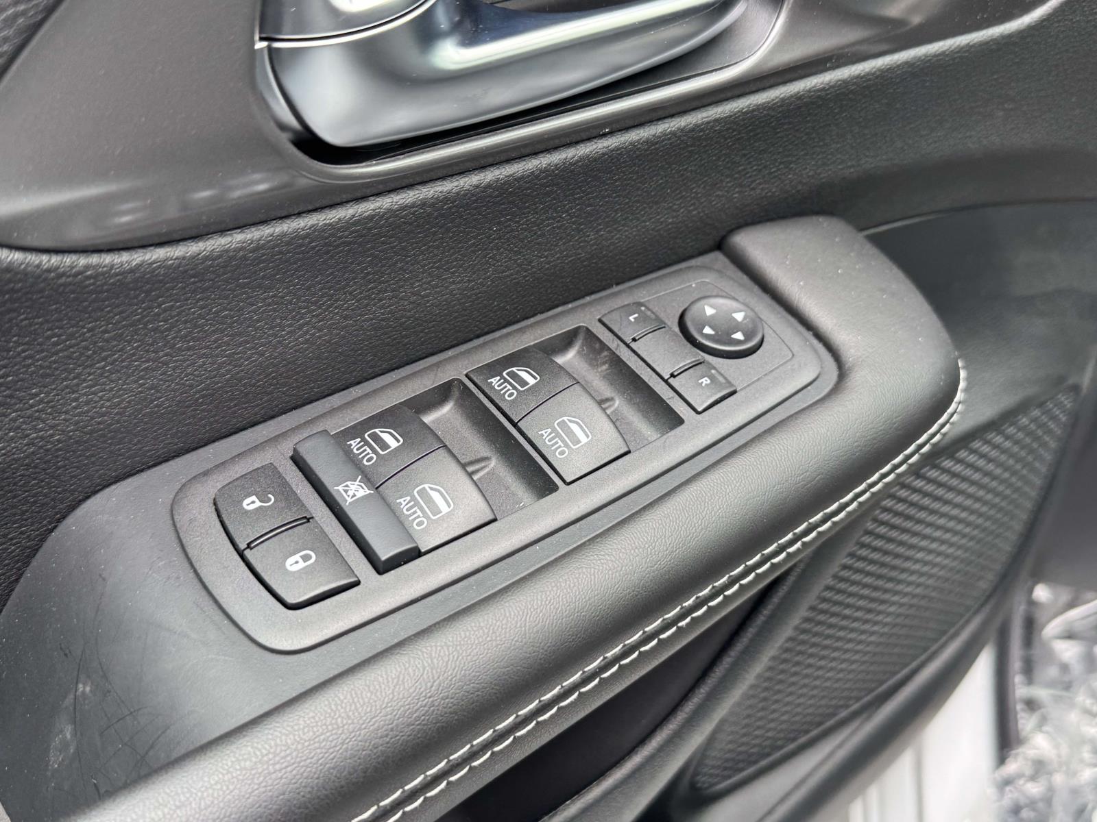 2026 Chrysler Pacifica Select - Photo 26