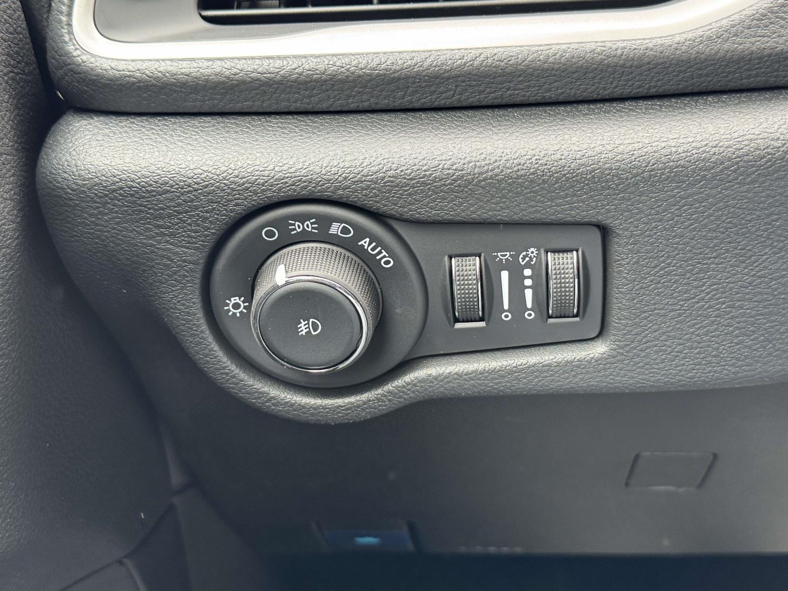 2026 Chrysler Pacifica Select - Photo 23