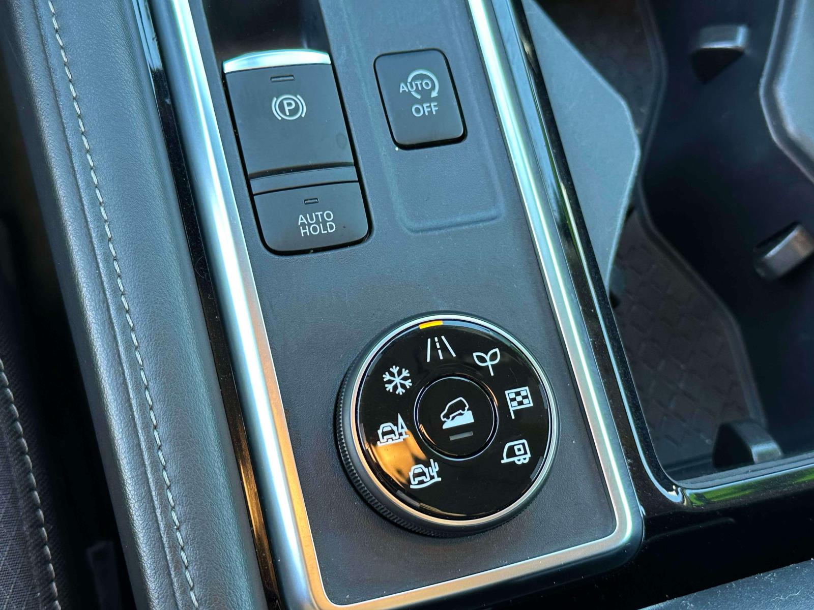 2023 Nissan Pathfinder SV - Photo 26
