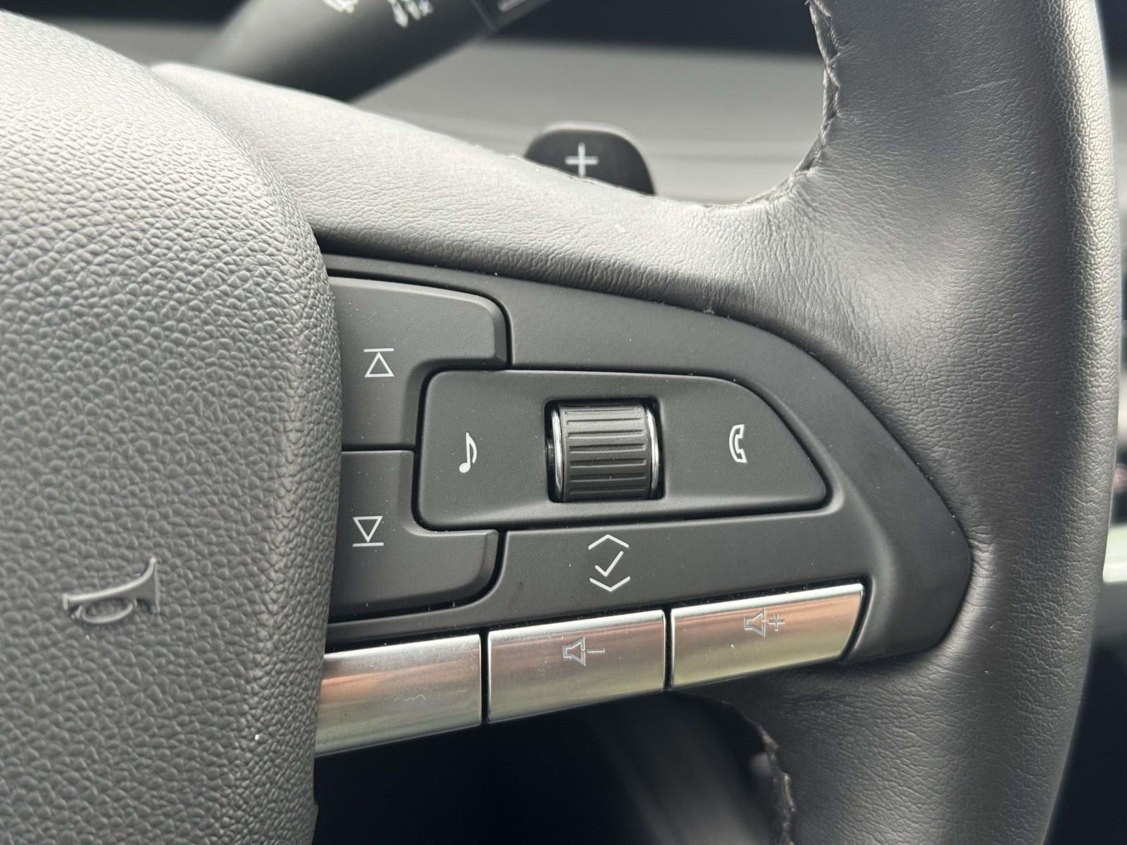 2025 Cadillac XT4 Premium Luxury - Photo 18