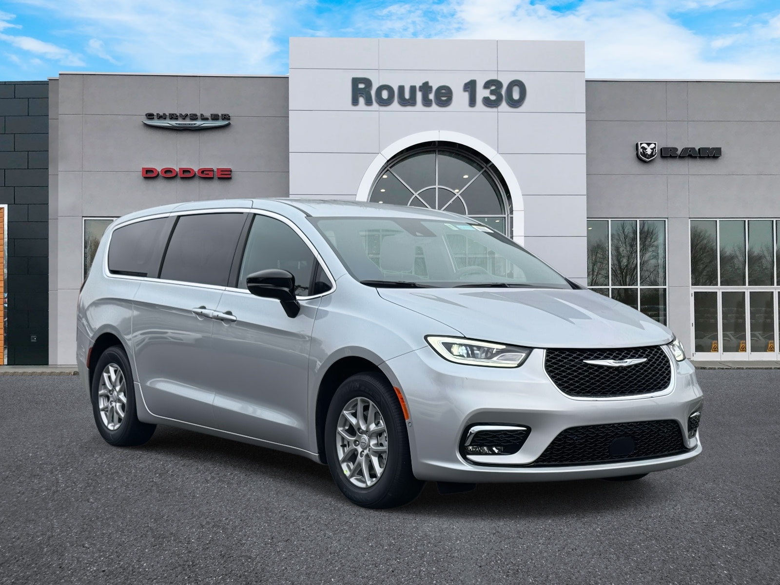 2026 Chrysler Pacifica Select's photo