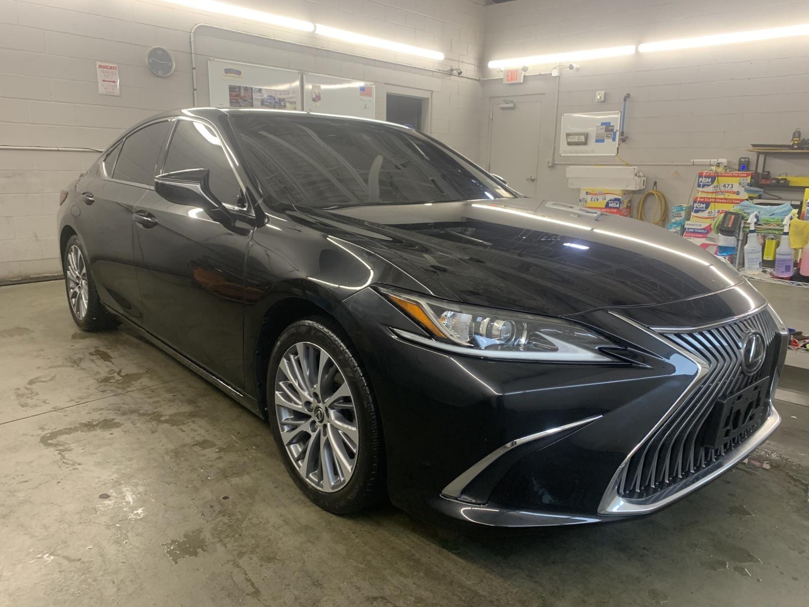 2021 Lexus ES 350's photo